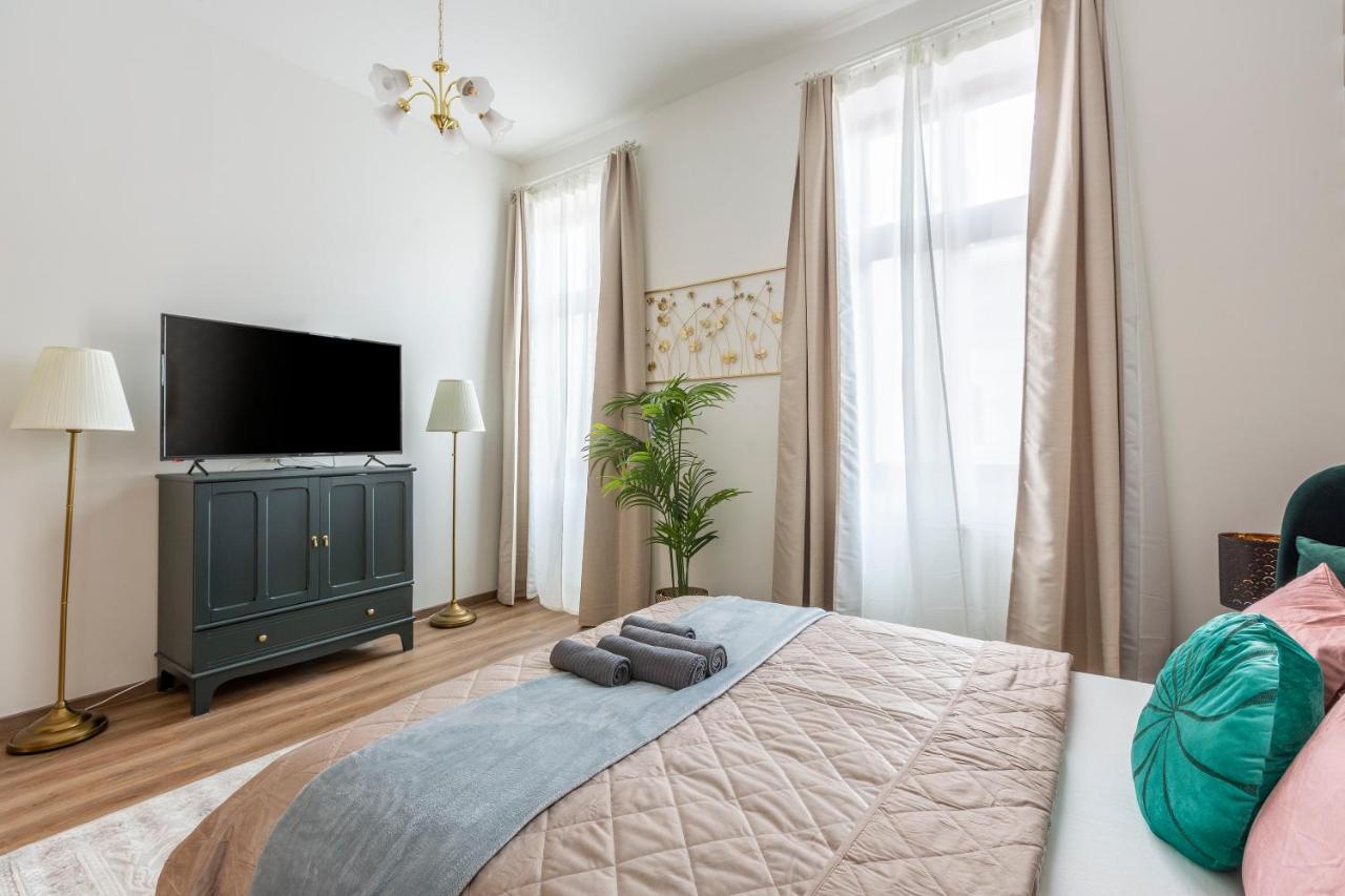 Explore Budapest From A Luxurious Cozy Apartment Екстериор снимка